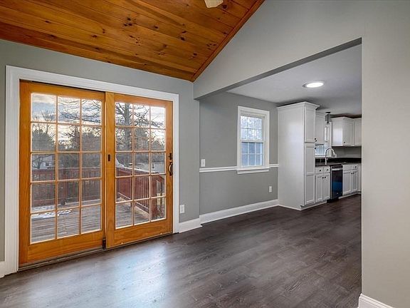 5th image of 12 Friar Tuck Ln