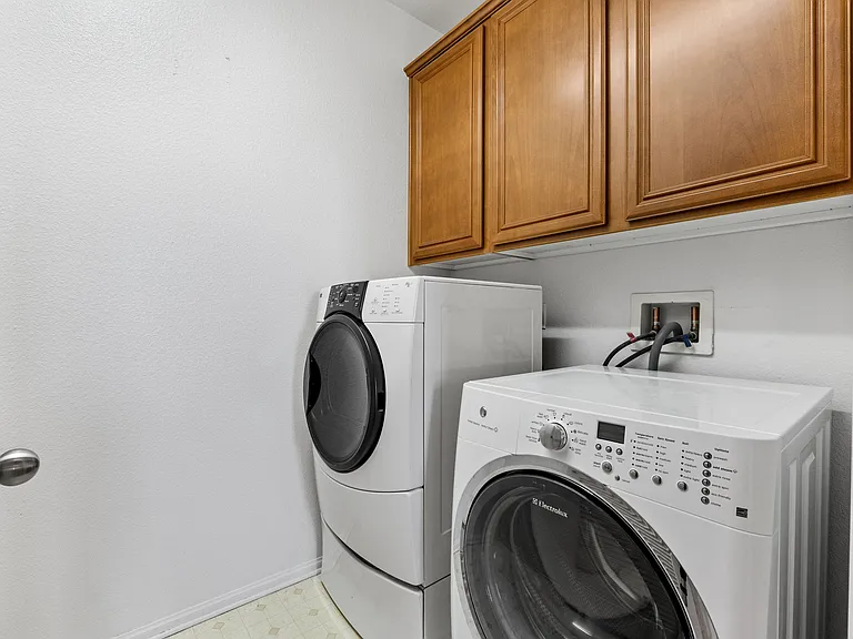 31035 Strawberry Tree Ln — Photo 31