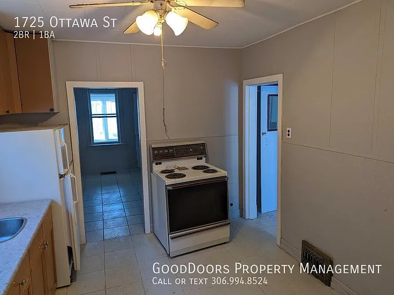1725 Ottawa St — Photo 5