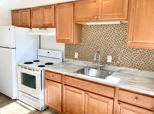 403 S Crooks Rd #21, Clawson, MI 48017