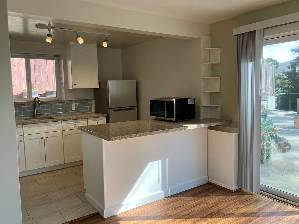 Manzanita Dr
