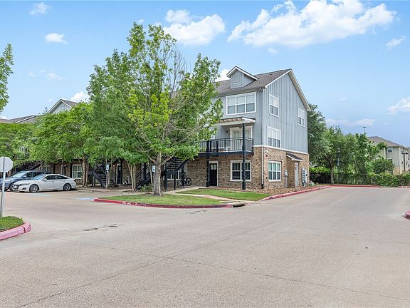 2nd image of 1725 Harvey Mitchell Pkwy S APT 637