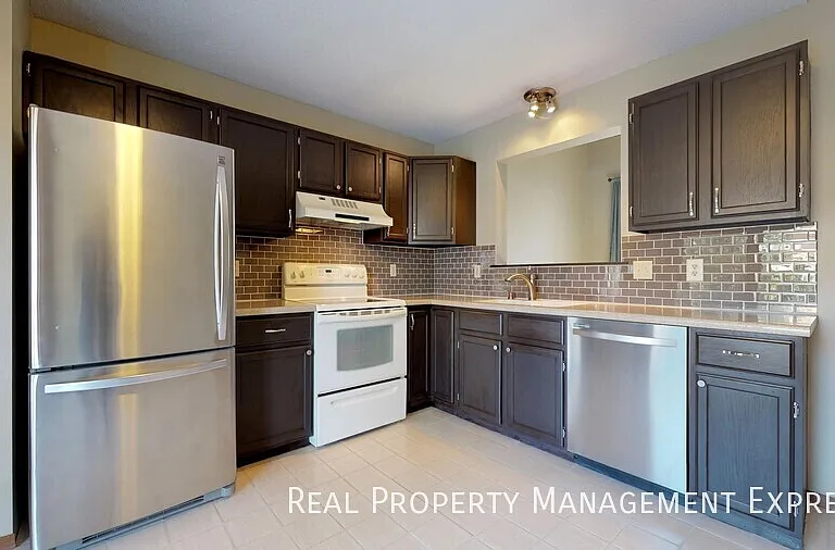 4712 E Blazewood Dr — Photo 3