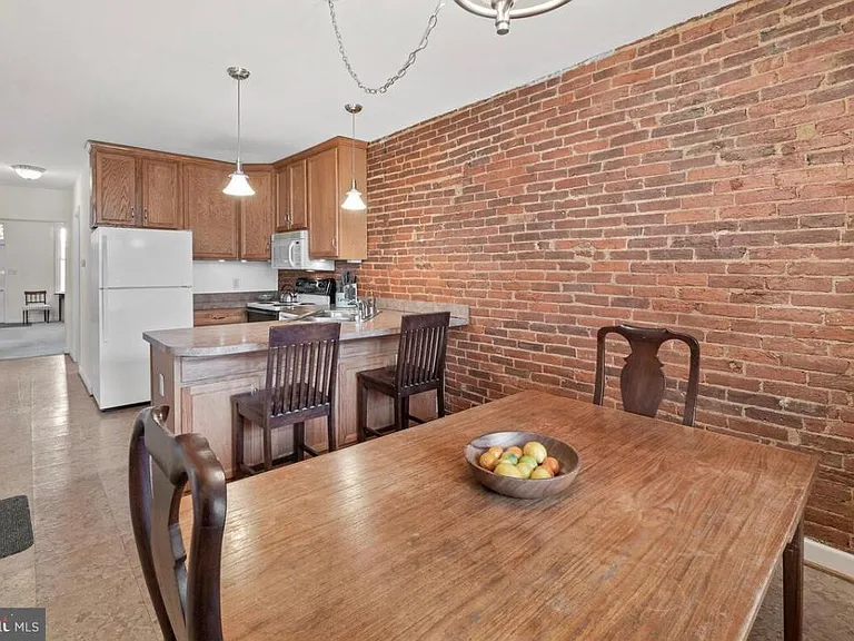 115 S Market St — Photo 9
