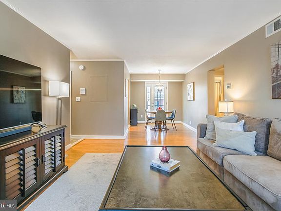 5th image of 3017 S Columbus St APT B2