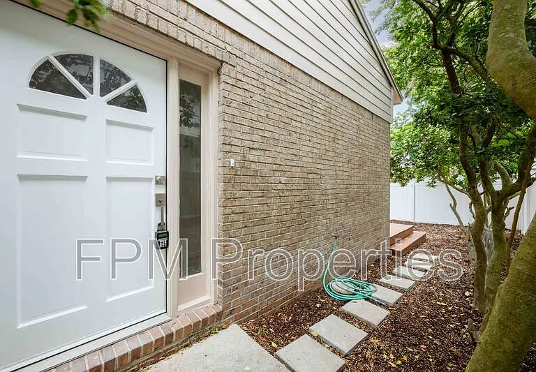176 E Coast Dr — Photo 3