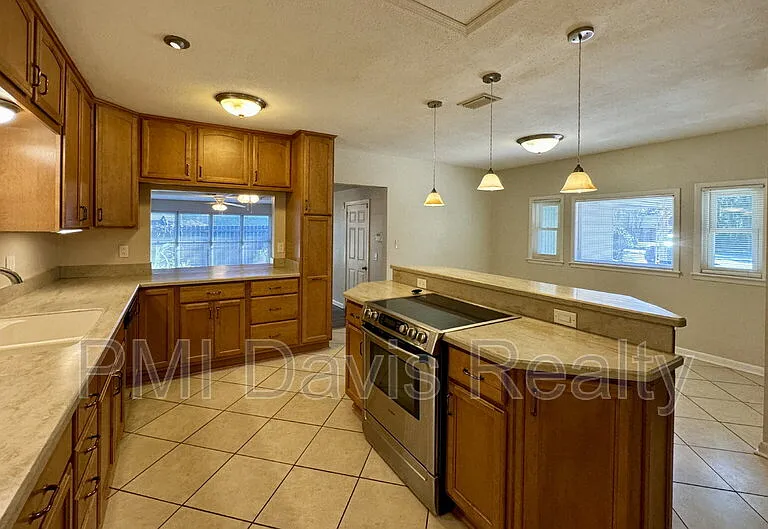 2543 Holly Point Rd W — Photo 3