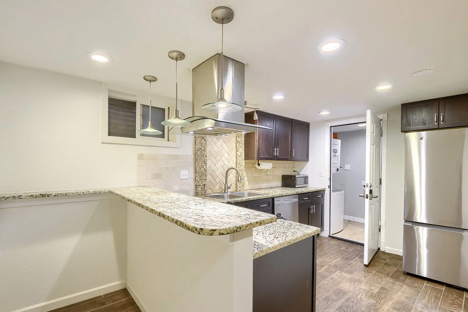 2 bed, 1000 sqft, $1,575 — Photo 1