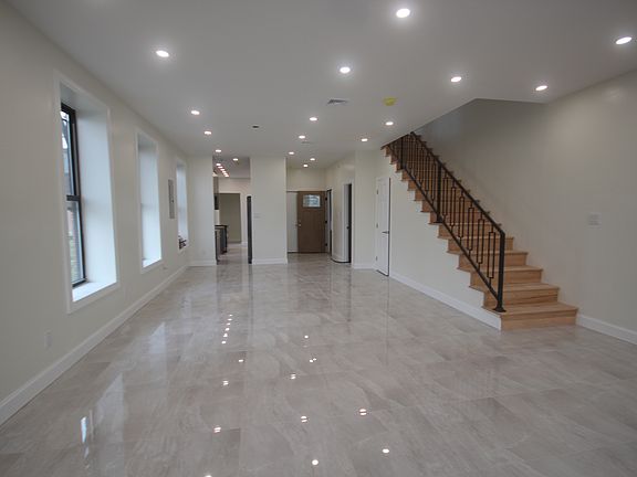 5th image of 70 Van Dyke St Floor 1