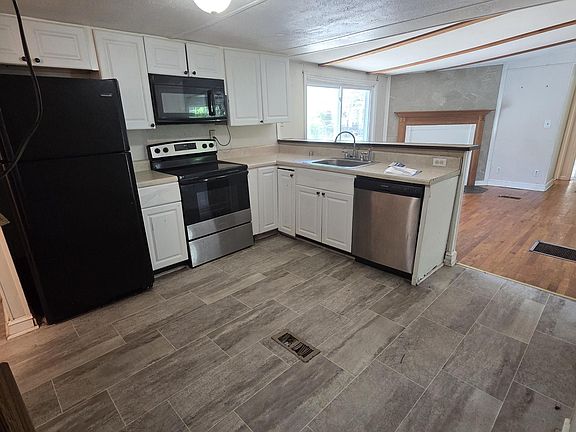 3rd image of 25 Fischer Rd