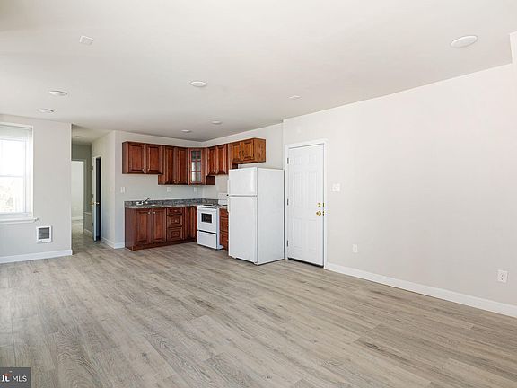 3rd image of 702 E Chelten Ave APT 2