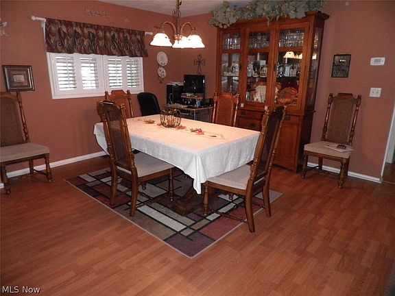 4th image of 484 Waterbury Cir