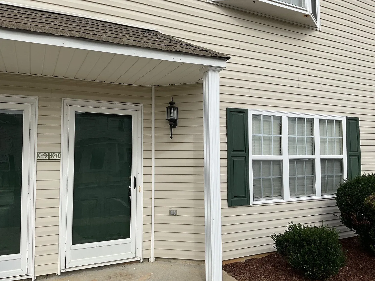 2370 Vineyard Dr — Photo 1