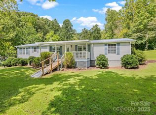 6587 Skyland Dr, Sylva, NC 28779