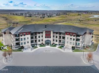 6100 Kings View Dr APT 305, Grand Forks, ND 58201