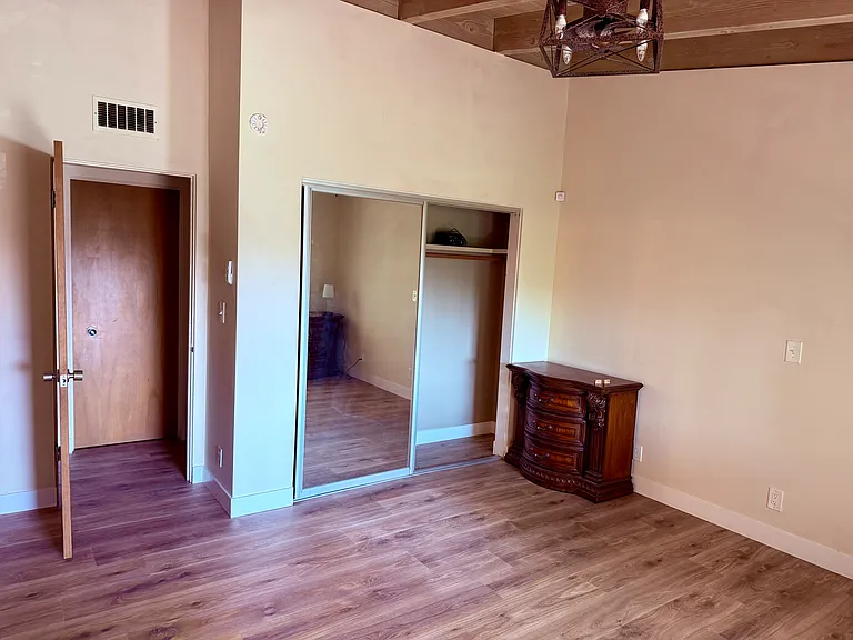 21451 Salamanca Ave — Photo 7