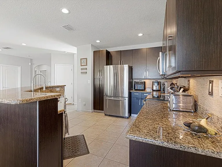 2316 SW 127th Ave — Photo 13