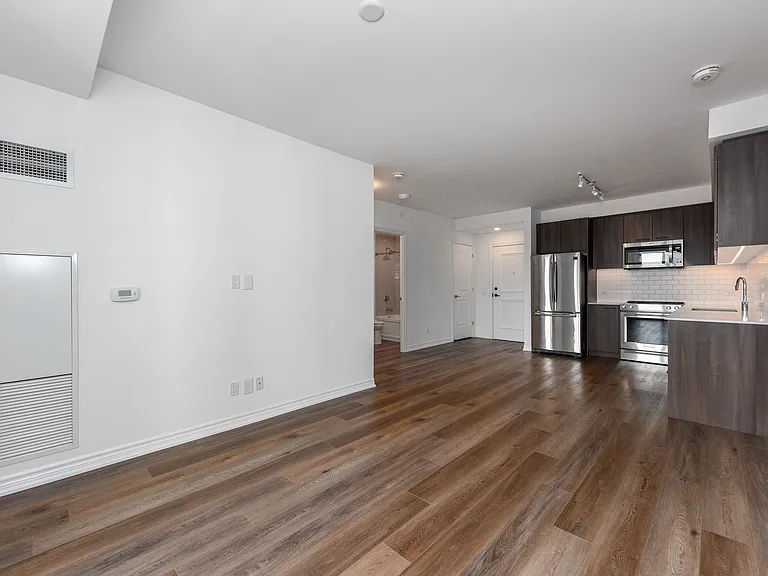 571 Prince Edward Dr N — Photo 25