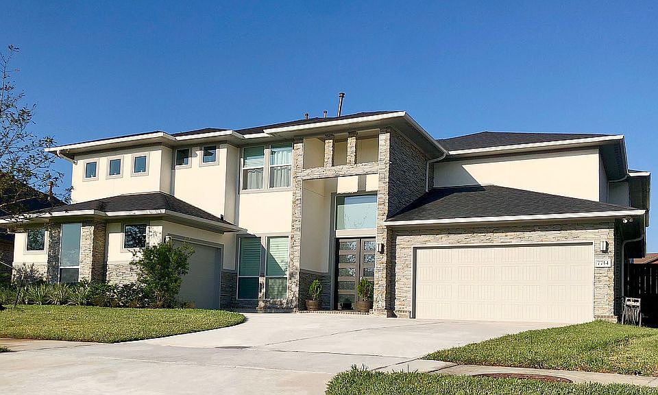 2nd image of 7714 Carriage Crest Dr