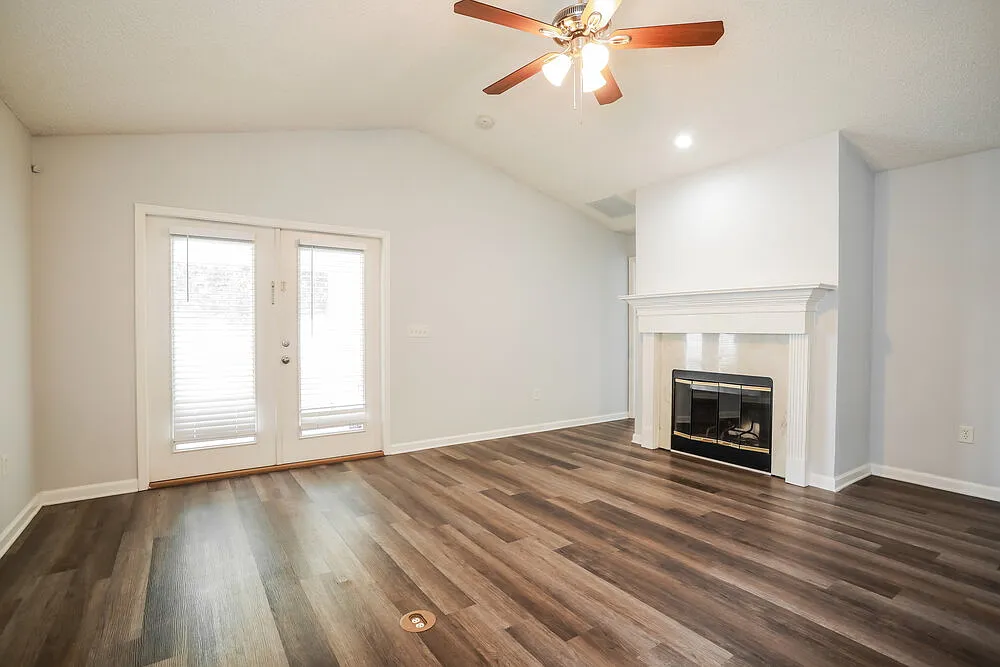 3 bed, 2.0 bath, 1609 sqft, $1,980 — Photo 4