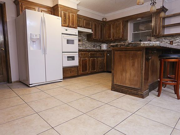 3rd image of 3201 Linda Ln