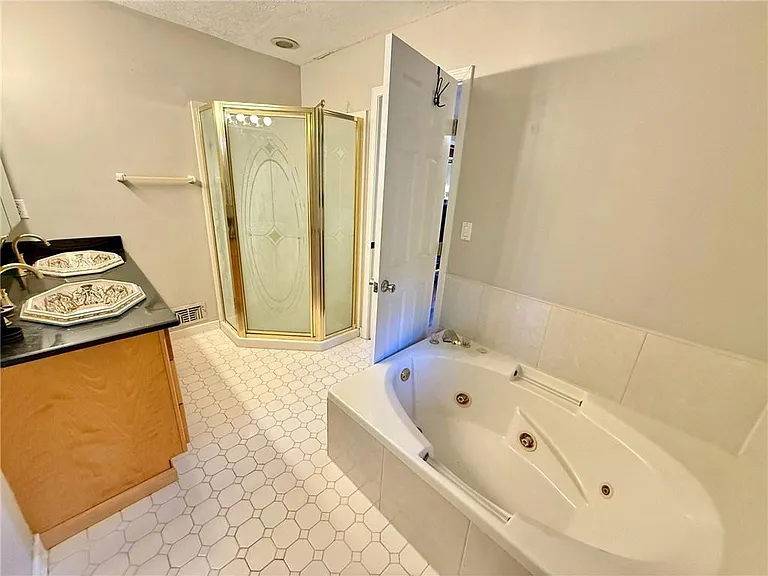 6725 Ridge Moore Dr — Photo 5