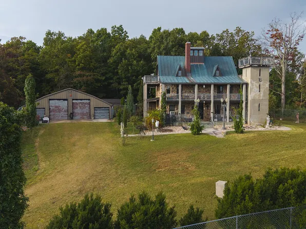 519 Roberson Mill Rd SE, Floyd, VA 24091