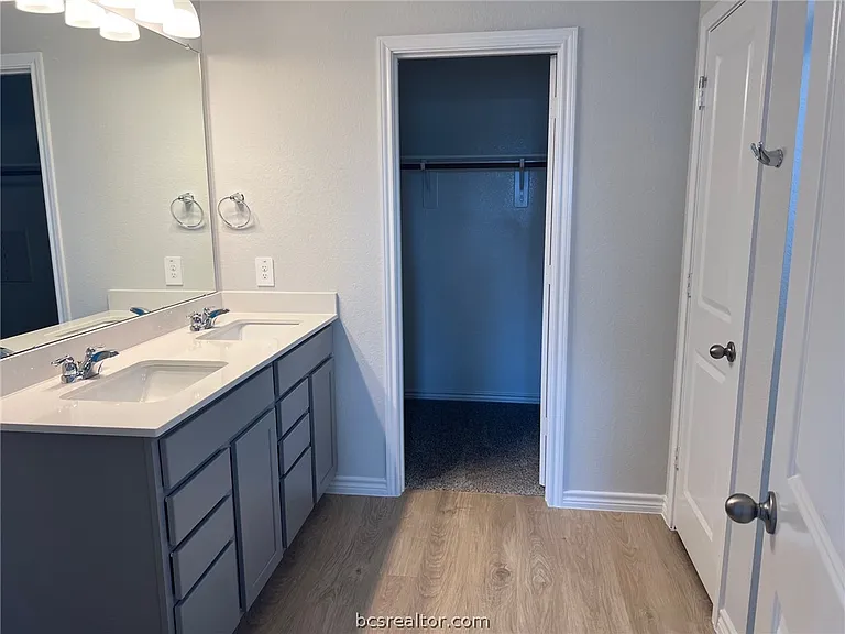 1135 Canton Dr — Photo 7