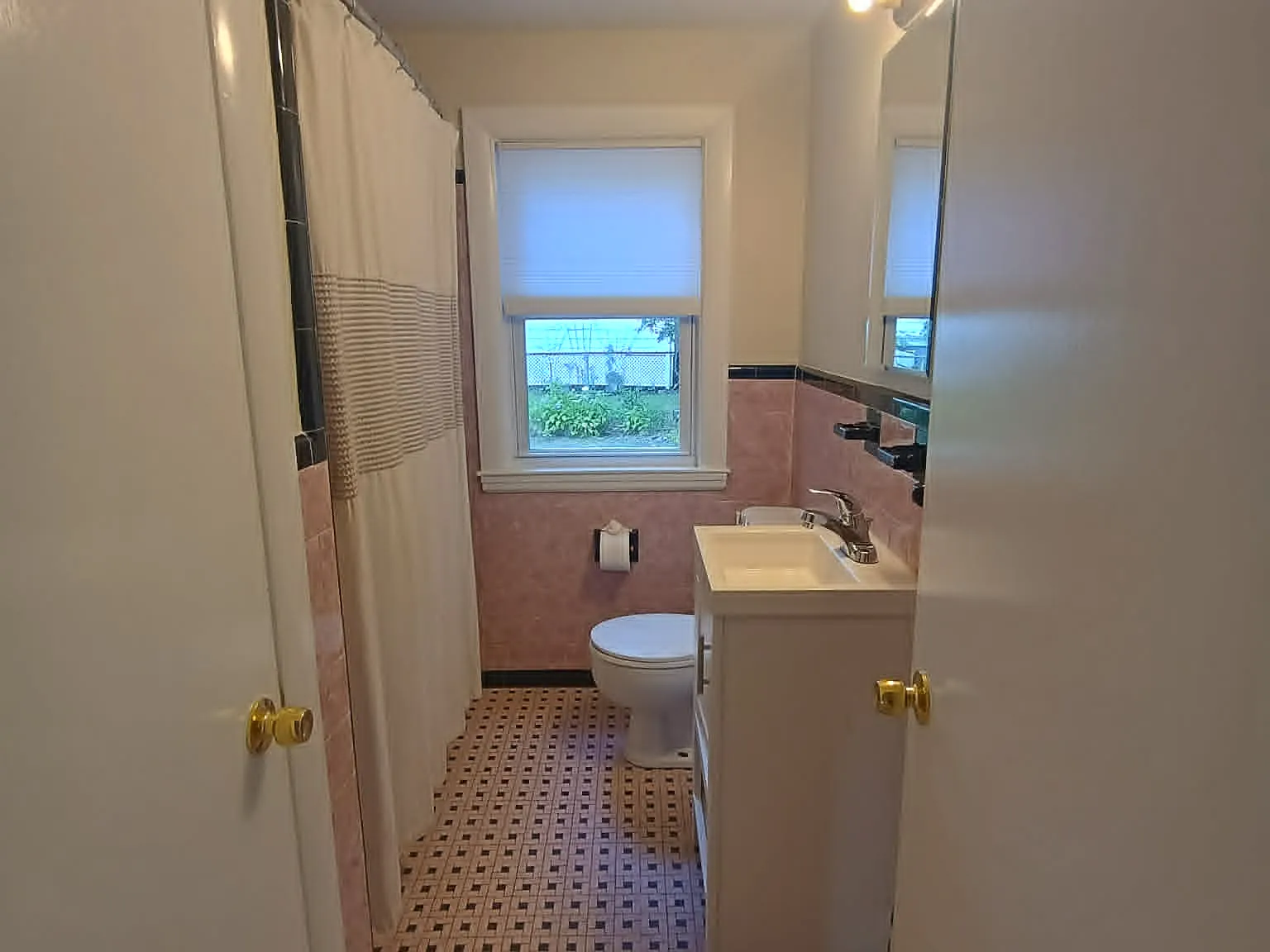 3 bed, 1.5 bath, 1836 sqft, $3,500 — Photo 3