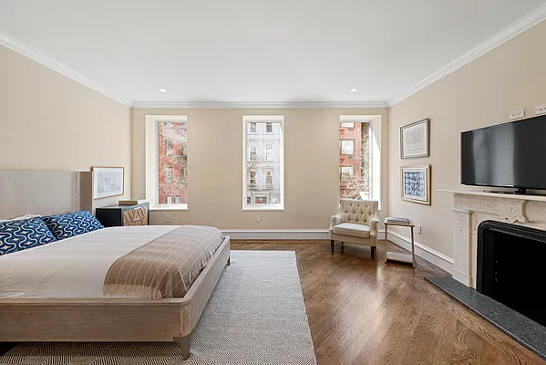 Sold by Nest Seekers International | media 12