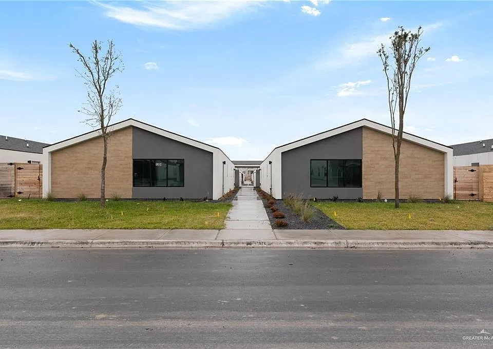 1304 E Iris Ave #1