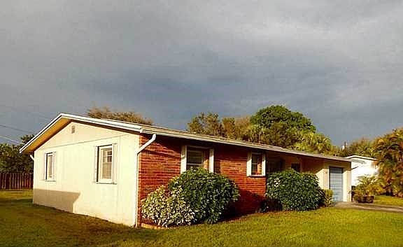 2nd image of 1105 SE Theresa St