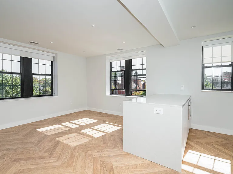 The Stanton — Photo 65