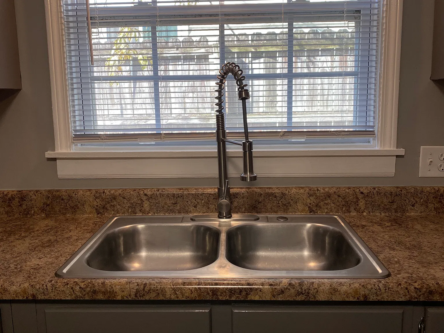 3 bed, 1094 sqft, $1,850 — Photo 4