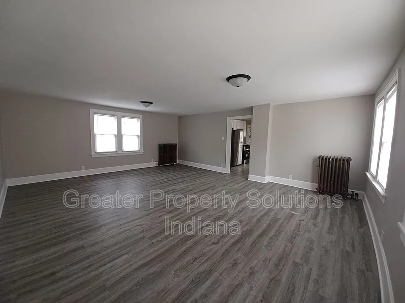 2 bed, 1.0 bath, $1,650 — Photo 2
