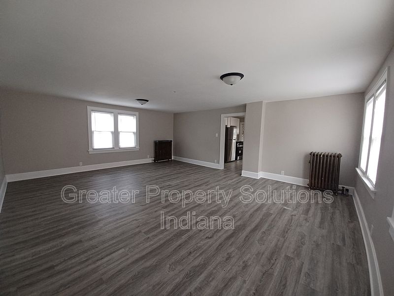 2nd image of 1719 Sheridan Aveupper
