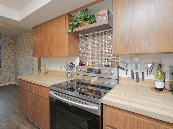 3rd image of 1830 Sevilla Blvd APT 300