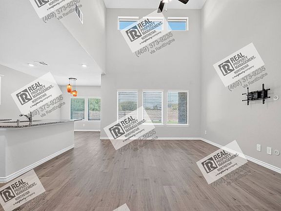 4th image of 208 Twin Oak Rd