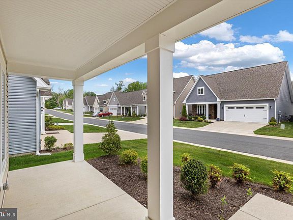 3rd image of 6508 Boxwell Dr