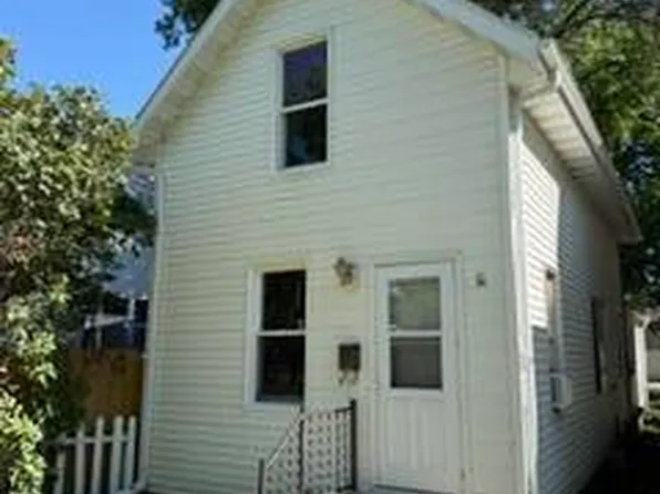 520 N 8th St, Grand Forks, ND 58203