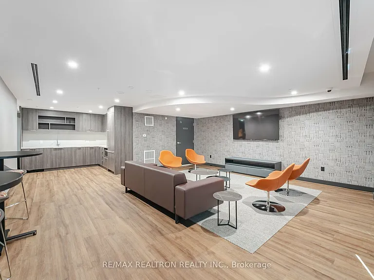 2525 Bathurst St #202 — Photo 15