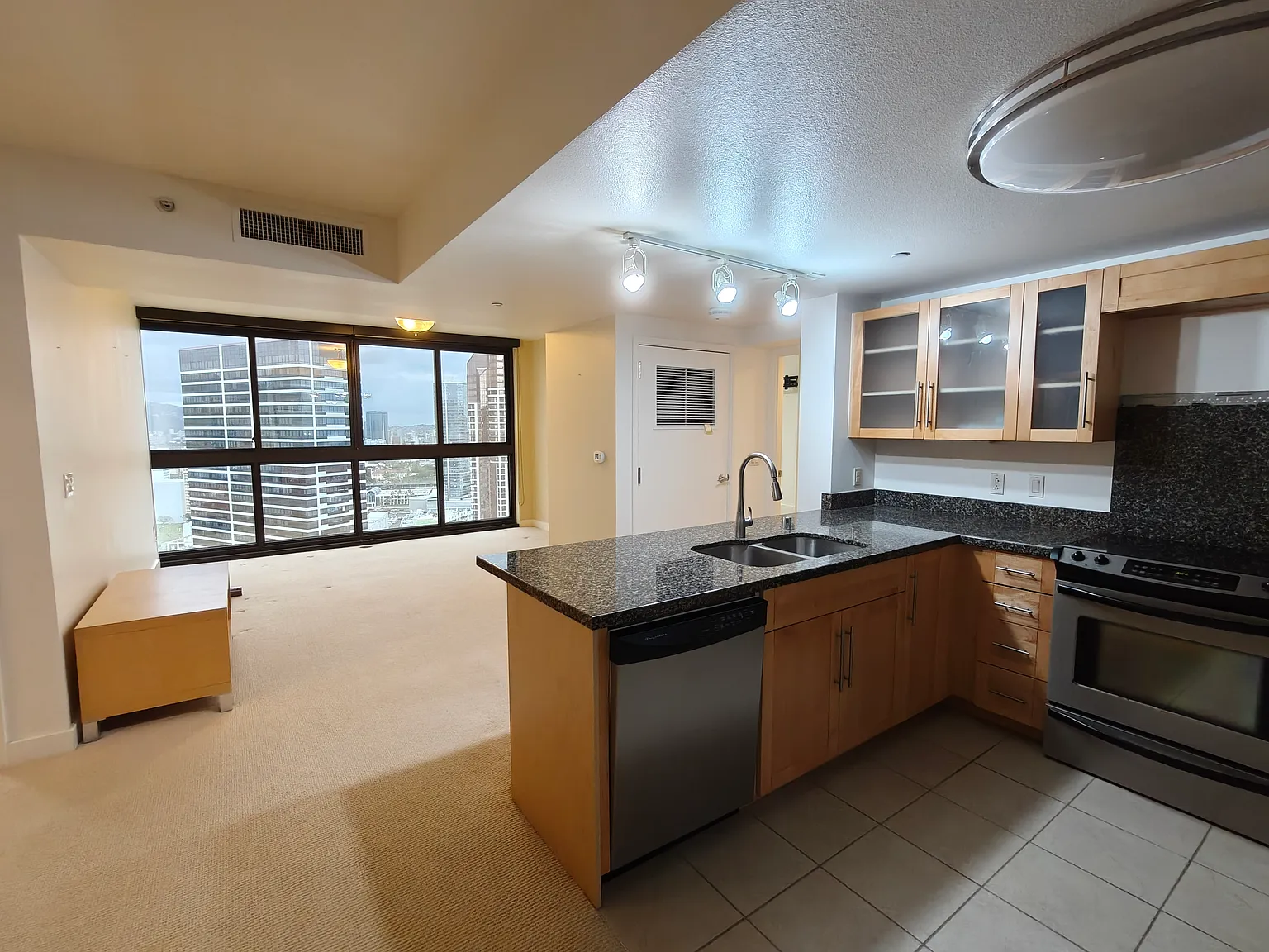2 bed, 953 sqft, $4,200 — Photo 2