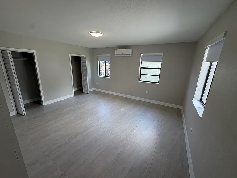 245 NW 48th Pl — Photo 10