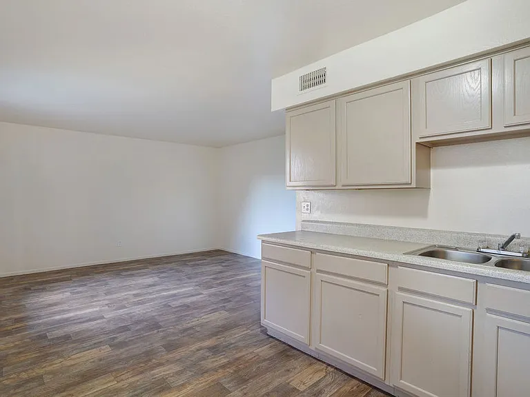 Windrose Villas Apartments — Photo 8