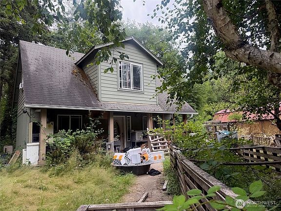 4th image of 5842 137th Avenue SW