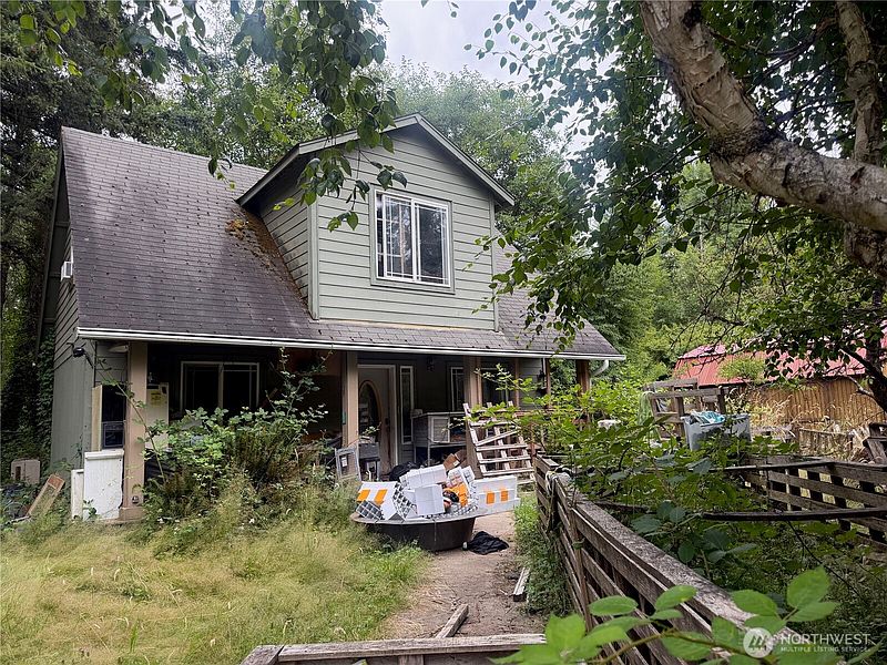 4th image of 5842 137th Avenue SW