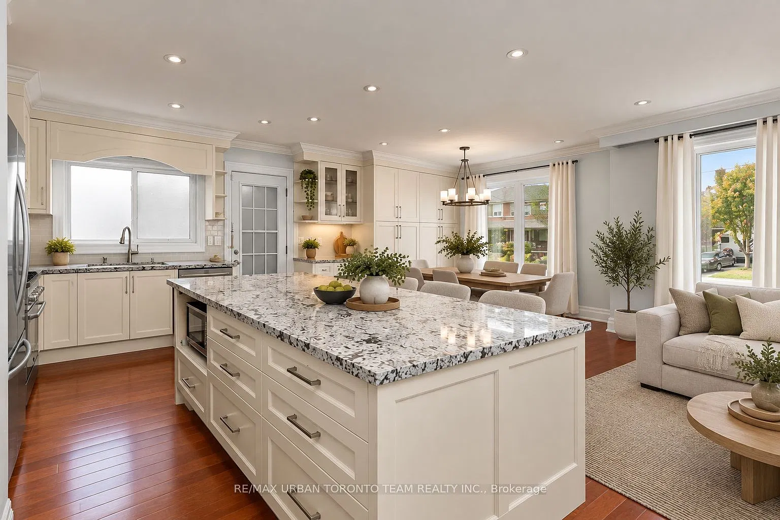 3 bed, $2,995 — Photo 3