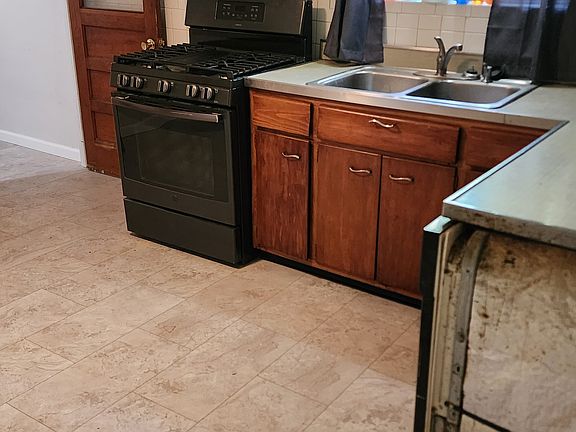 2nd image of 8428 Steve Ave