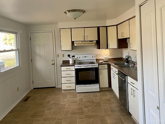 4th image of 811 McGuffey Ave