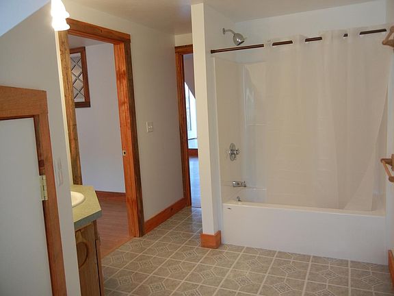3rd image of 512 Whittier Hwy #1
